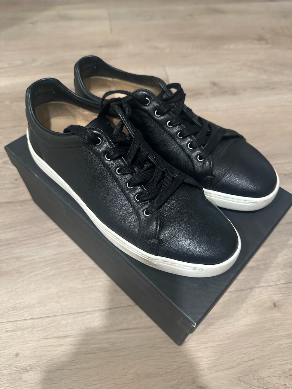 Rag & Bone Women’s Kent Lace Up Black Leather Low-Top Sneakers